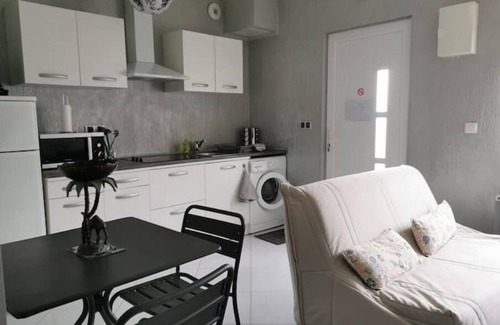 Bordeaux Apartment | Beau Studio Calme Avec Jardinet