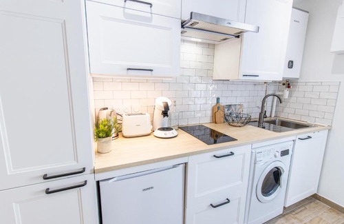 Beziers City Centre Apartment | Beau Studio Climatisé 'Alma 3' - Wifi Fibre - Netflix
