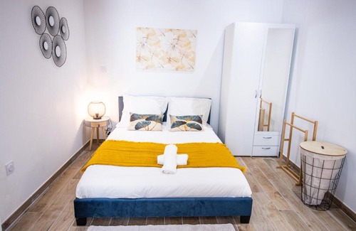 Beziers City Centre Apartment | Beau Studio Climatisé 'Alma 3' - Wifi Fibre - Netflix