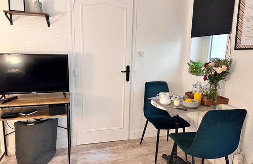 Moulins Apartment | Beau studio et sa terrasse quartier historique