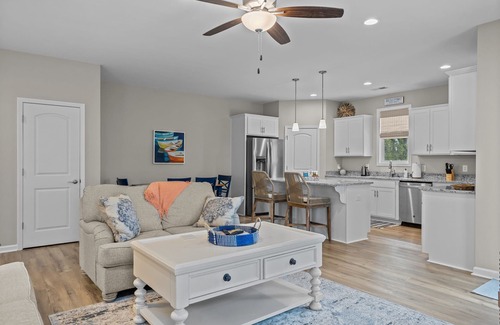Morehead City House | Beaufort by the Sea - end unit, spacious townhome with pool, other amenities