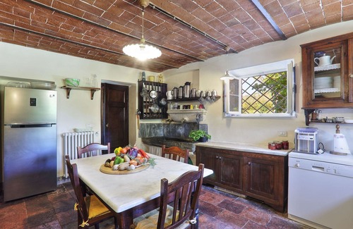 Lucca Villa | Beautiful villa for 20 people with WIFI, A/C, private pool and TV, close to Lucca