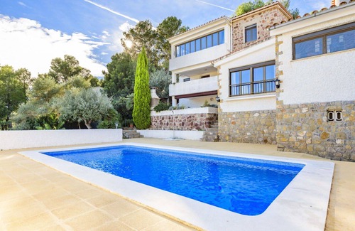 Oropesa del Mar Villa | Beautiful apartment in villa for 3 guests with A/C, pool, WIFI, TV and terrace