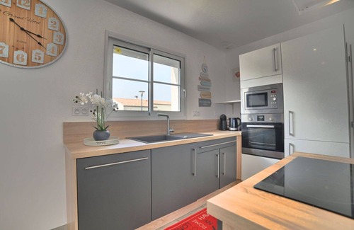Le Grand-Village-Plage House | Beautiful private villa for 6 people with WIFI, TV and terrace