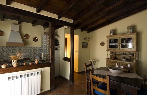 Collesano Villa | Beautiful apartment in villa with pool, WIFI, A/C, TV, terrace and panoramic view, close to Cefa.