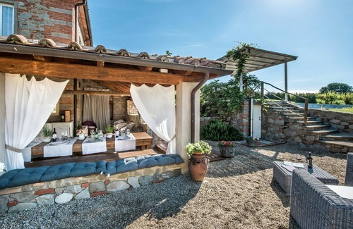 Terranuova Bracciolini Villa | Beautiful private villa for 12 people with A/C, WIFI, private pool, TV, patio and pets allowed