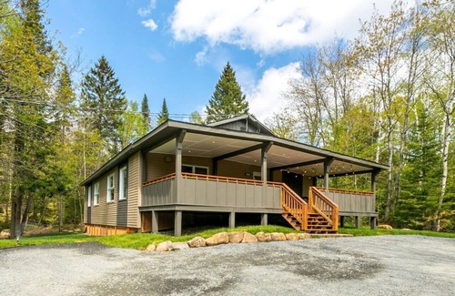 St-Adolphe-d'Howard House | Beautiful cottage for rent with access to the Lac Long (Le Grand Shack)