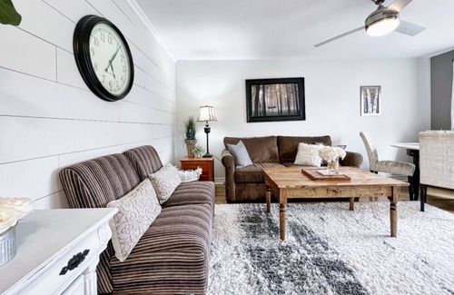 Whitchurch-Stouffville House | Beautiful, Cozy (cottage like) 3 Bedroom, 2 bath Home