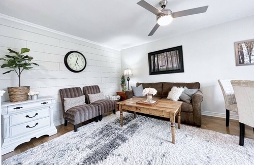 Whitchurch-Stouffville House | Beautiful, Cozy (cottage like) 3 Bedroom, 2 bath Home