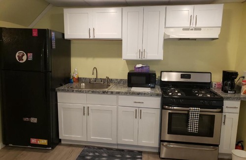 Cheektowaga House | BEAUTIFUAL 3BR, 1 Bath, FREE PARKING #B, FREE WIFI, FULL KITCHEN, Living room, back yard