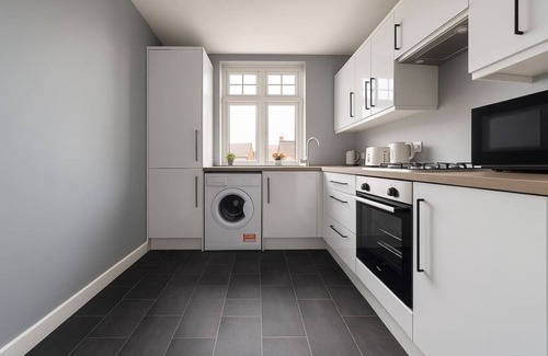Raynes Park Apartment | Beautiful 1 bed flat in Wimbledon