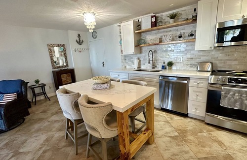 Islamorada Condo | Beautiful 1 bedroom apartment with stunning open water view Apt 317