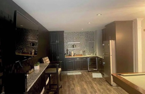 Conyers House | Beautiful 1 bedroom guess house with a pool table