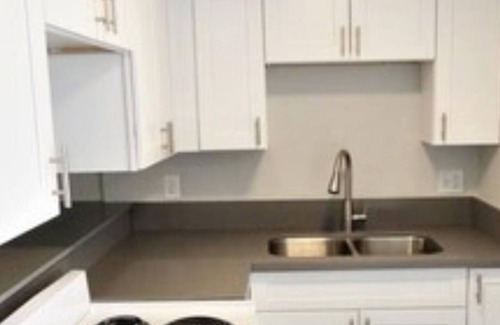 Eastside Apartment | Beautiful 1 Bedroom, 1 Bath Entire Apartment with Air Conditioner, Fridge.