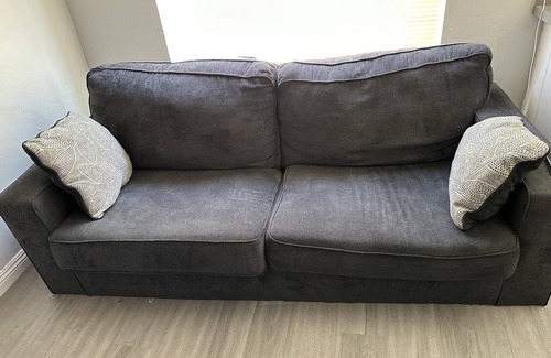 Eastside Apartment | Beautiful 1 Bedroom, 1 Bath Entire Apartment with Air Conditioner, Fridge.