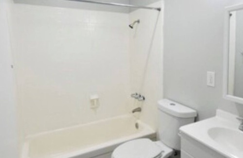 Eastside Apartment | Beautiful 1 Bedroom, 1 Bath Entire Apartment with Air Conditioner, Fridge.