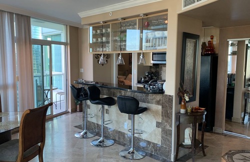 Coal Harbour Apartment | Beautiful 1000 Sf downtown condo. The best of the best Coal Harbour location