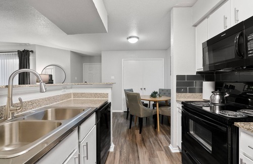 University Hills and Windsor Park Apartment | Beautiful 1BD/1BA in University Hills 3734