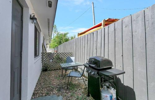 La Hacienda Apartment | Beautiful 1bd, prime location, parking, pets 828-2