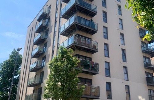 Becontree Apartment | Beautiful 1bedroom Dagenham Apartment with Views