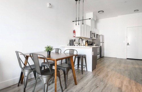 Elizabeth Apartment | Beautiful 1BR Close to Airport 7305