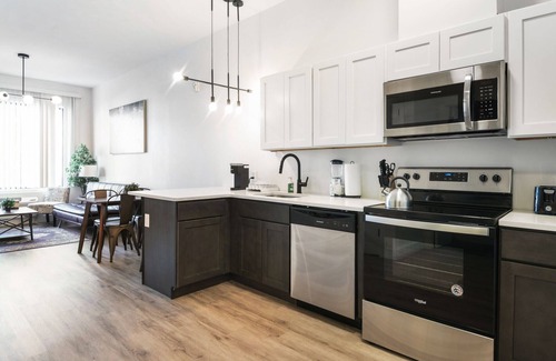 Elizabeth Apartment | Beautiful 1BR Next to EWR 0795
