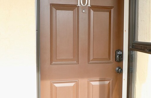 Breakers Apartment | Beautiful 2 BD/ 2 BA steps away from the beach in Ormond Beach, FL