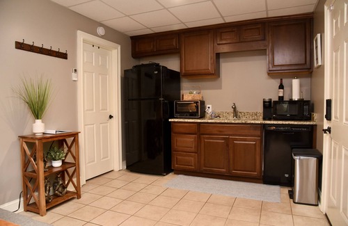 Dahlonega Cabin | Beautiful 2 Bdrm Cabin Apartment with Hot Tub, Grill, & Firepit in Dahlonega, GA