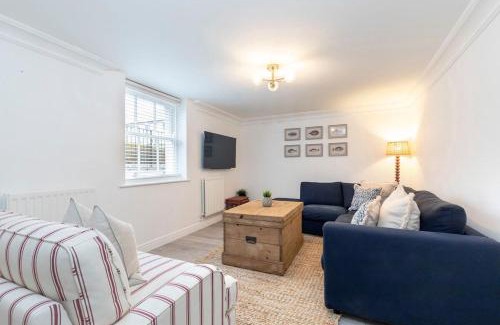 Cheltenham Apartment | Beautiful 2-Bed 2 Bath Regency Flat with Parking