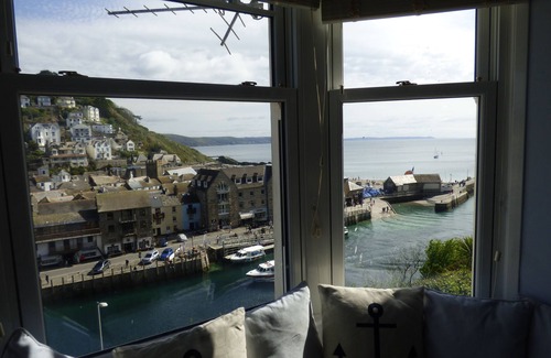 West Looe Apartment | Beautiful 2 bed apartment, tastefully furnished with breathtaking views.