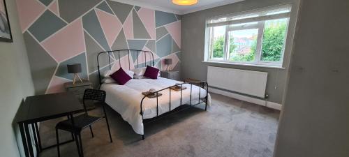 Worthing Apartment | Beautiful 2 bed flat with parking and small pets allowed