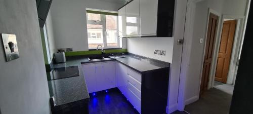 Worthing Apartment | Beautiful 2 bed flat with parking and small pets allowed