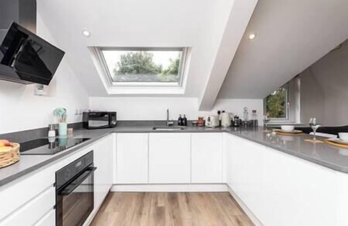Leeds Apartment | Beautiful 2 Bed Flat in Oakwood