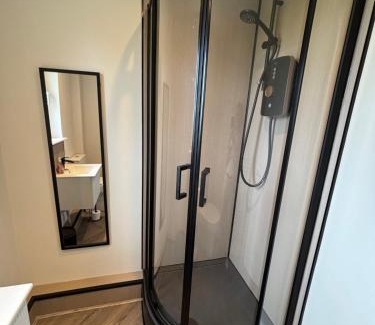 Airdrie House | Beautiful 2 Bed house Airdrie