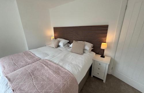 Airdrie House | Beautiful 2 Bed house Airdrie