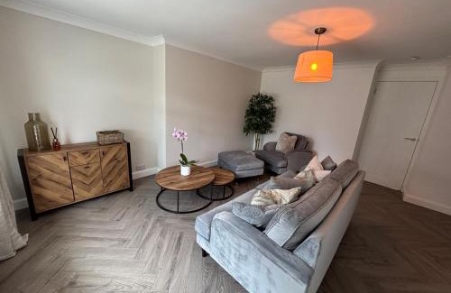 Airdrie House | Beautiful 2 Bed house Airdrie
