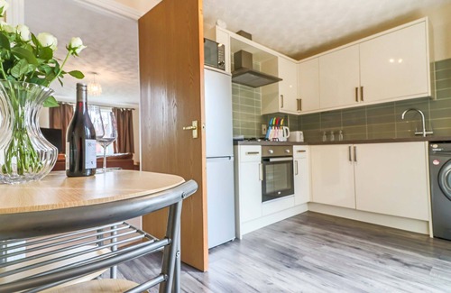 Cleethorpes House | Beautiful 2 Bed Semi Detached House, Cleethorpes - Holidays or Contractors