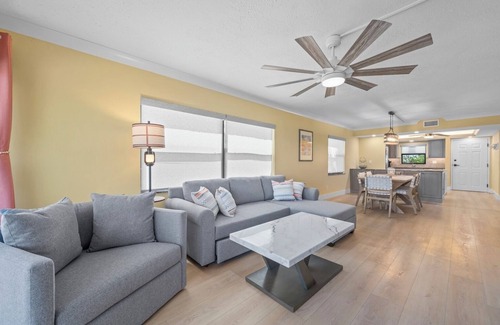 Sanibel Condo | Beautiful 2 Bedroom, 2 Bathroom, Beach View condo located on West Gulf Drive