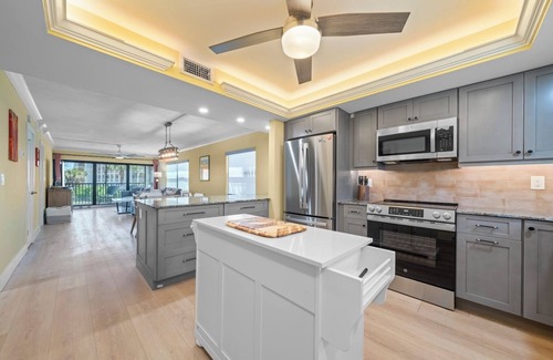Sanibel Condo | Beautiful 2 Bedroom, 2 Bathroom, Beach View condo located on West Gulf Drive