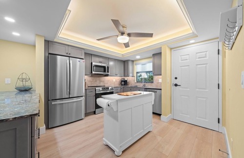 Sanibel Condo | Beautiful 2 Bedroom, 2 Bathroom, Beach View condo located on West Gulf Drive