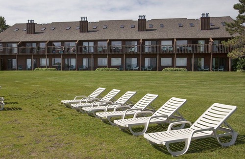Breezy Point Apartment | Beautiful 2 bedroom unit at resort, sleeps 8