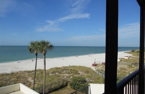 Madeira Beach Condo | Beautiful 2 Bedroom End Unit Beach Front Condo - Affordable!