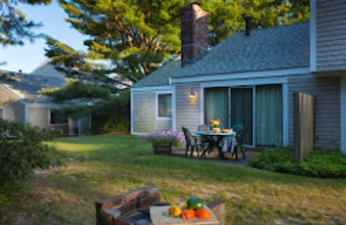 Mashpee Condo | Beautiful 2 bedroom/2 bathroom condo in a pine woods setting.
