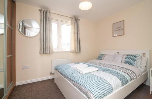 Wolverhampton House | Beautiful 2-bedroom house with parking and garden