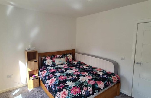 Muirhouse House | Beautiful 2 Bedroom House in Edinburgh