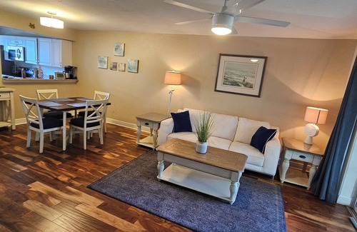 Biggar Condo | Beautiful 2-bedroom condo with AC in Fort Myers