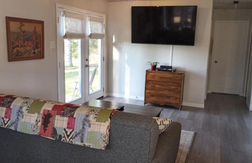 Coe Hill House | Beautiful 2 Bedroom Waterfront Cottage