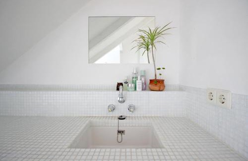 Helmersbuurt House | Beautiful 2 floor Vondelpark apartment.