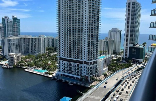 Hallandale Beach Apartment | Beautiful 2-Queen Bed Apt w/Pool & Beach Service