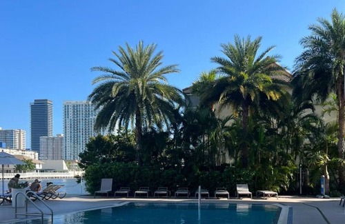 Hallandale Beach Apartment | Beautiful 2-Queen Bed Apt w/Pool & Beach Service